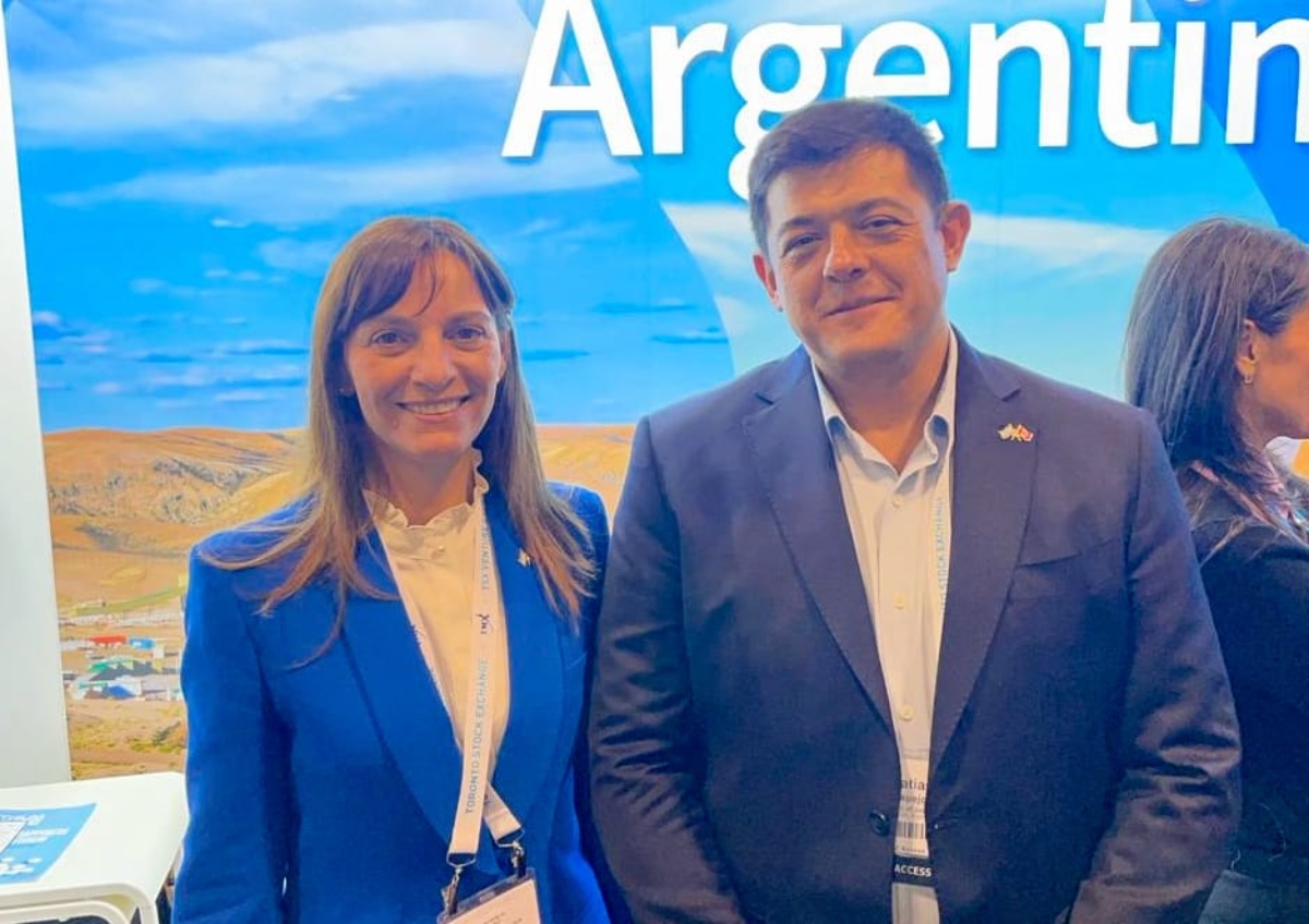 Josefina Martínez Gramuglia (Embajadora Argentina en Canadá) y Matías Espejo (intendente de Jáchal)